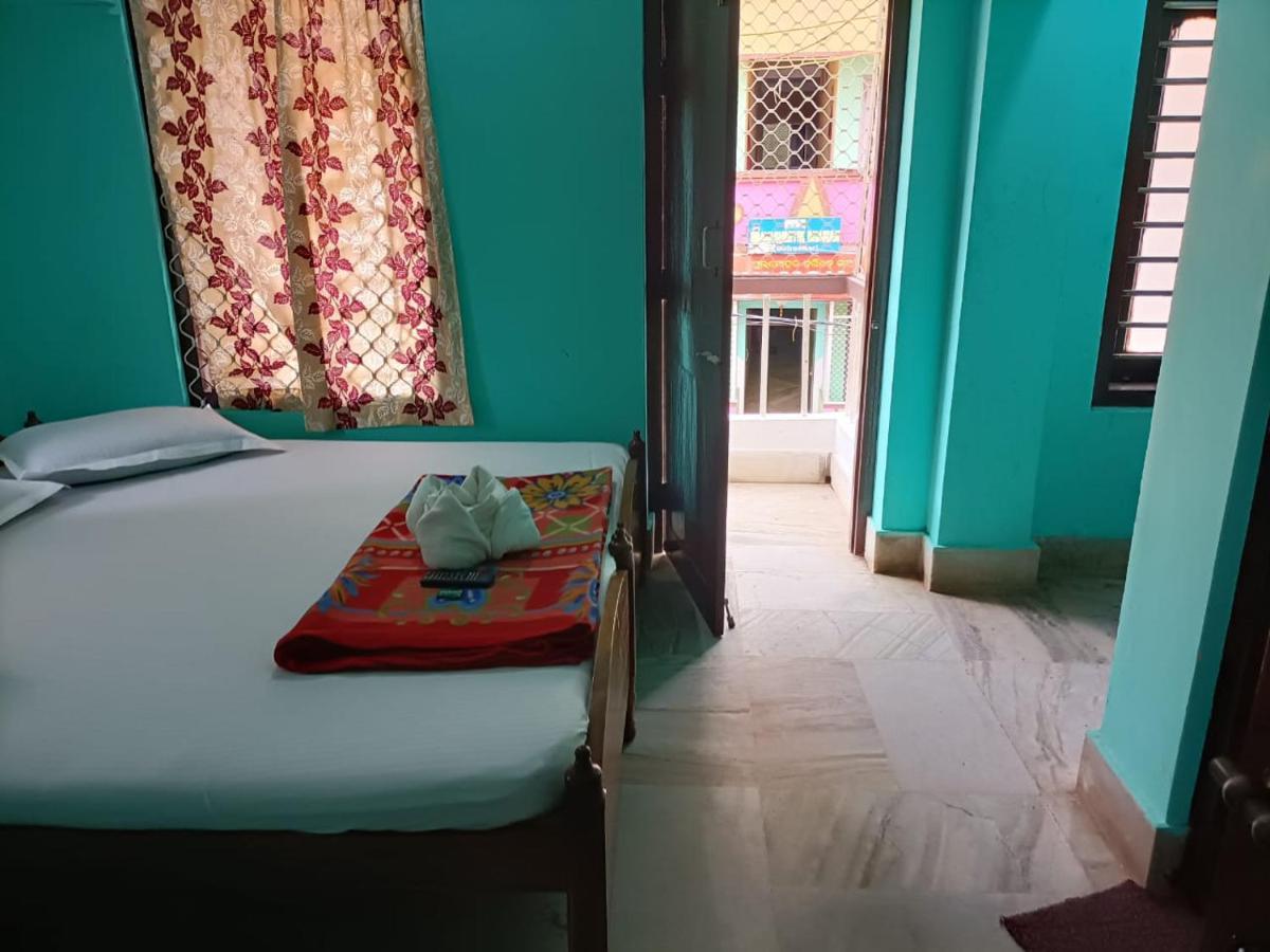 Hotel Radha Krishna بوري المظهر الخارجي الصورة