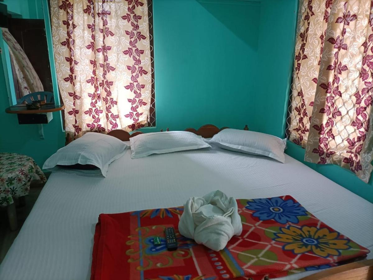 Hotel Radha Krishna بوري المظهر الخارجي الصورة